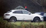 Eefde 3 december 2022
Martha Riemsma de vriendin van Matthijs v Nieuwkerk doet boodschappen bij de Albert Heijn. Daarn rijdt ze naar het huis van Matthijs waar Matthijs helpt met de boodschappen uit de Porsche Macan halen .