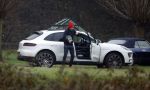Eefde 3 december 2022
Martha Riemsma de vriendin van Matthijs v Nieuwkerk doet boodschappen bij de Albert Heijn. Daarn rijdt ze naar het huis van Matthijs waar Matthijs helpt met de boodschappen uit de Porsche Macan halen .