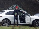 Eefde 3 december 2022
Martha Riemsma de vriendin van Matthijs v Nieuwkerk doet boodschappen bij de Albert Heijn. Daarn rijdt ze naar het huis van Matthijs waar Matthijs helpt met de boodschappen uit de Porsche Macan halen .