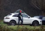 Eefde 3 december 2022
Martha Riemsma de vriendin van Matthijs v Nieuwkerk doet boodschappen bij de Albert Heijn. Daarn rijdt ze naar het huis van Matthijs waar Matthijs helpt met de boodschappen uit de Porsche Macan halen .