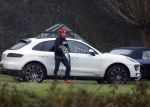 Eefde 3 december 2022
Martha Riemsma de vriendin van Matthijs v Nieuwkerk doet boodschappen bij de Albert Heijn. Daarn rijdt ze naar het huis van Matthijs waar Matthijs helpt met de boodschappen uit de Porsche Macan halen .