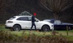 Eefde 3 december 2022
Martha Riemsma de vriendin van Matthijs v Nieuwkerk doet boodschappen bij de Albert Heijn. Daarn rijdt ze naar het huis van Matthijs waar Matthijs helpt met de boodschappen uit de Porsche Macan halen .