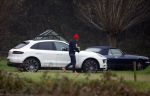 Eefde 3 december 2022
Martha Riemsma de vriendin van Matthijs v Nieuwkerk doet boodschappen bij de Albert Heijn. Daarn rijdt ze naar het huis van Matthijs waar Matthijs helpt met de boodschappen uit de Porsche Macan halen .