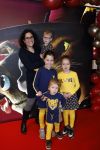 Amsterdam 10 december 2022
Premiere de gelaarsde kat in Pathe Arena .
Miriam Goudsmit met kinderen