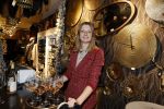 Noordwijk 9 december 2022
Presentatie nieuwe scheurkalendar van de familie Meiland. Aanwezig Martien Meiland Erica Meiland en Montana Meiland . Ook aanwezig Jan Dijkgraaf en Timon Moll ( regisseur van de Meilandjes). Presentatie is in de woonwinkel van Montana.