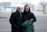 Amsterdam 17 december 2022
Premiere het feest van tante Ria in Pathe Noord .
Cast bestaat oa uit Najib Amhali Tooske Ragas Edo Brunner Edsilia Rombley Jack v gelder Pim Muda Thimo v Haaren  Ridder v Kooten Esther Mbire en Piet Tomassen.