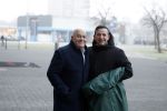 Amsterdam 17 december 2022
Premiere het feest van tante Ria in Pathe Noord .
Cast bestaat oa uit Najib Amhali Tooske Ragas Edo Brunner Edsilia Rombley Jack v gelder Pim Muda Thimo v Haaren  Ridder v Kooten Esther Mbire en Piet Tomassen. najib Amhali en Jack v gelder