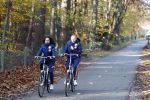 Zeist 14 november 2022
Het Nederlands vrouwen elftal vertrekt met fiets naar training onder leiding van Andries Jonker .