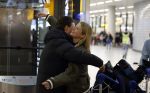 Schiphol 19 december 2022
Noa Vahle arriveert op schiphol na de WK Voetbal waar ze verslag deed voor SBS6. Haar vriend Tim de Wild wachhte haar op .