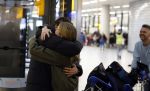Schiphol 19 december 2022
Noa Vahle arriveert op schiphol na de WK Voetbal waar ze verslag deed voor SBS6. Haar vriend Tim de Wild wachhte haar op .