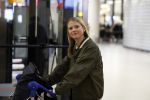 Schiphol 19 december 2022
Noa Vahle arriveert op schiphol na de WK Voetbal waar ze verslag deed voor SBS6. Haar vriend Tim de Wild wachhte haar op .