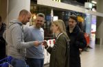 Schiphol 19 december 2022
Noa Vahle arriveert op schiphol na de WK Voetbal waar ze verslag deed voor SBS6. Haar vriend Tim de Wild wachhte haar op .