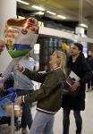 Schiphol 19 december 2022
Noa Vahle arriveert op schiphol na de WK Voetbal waar ze verslag deed voor SBS6. Haar vriend Tim de Wild wachhte haar op .