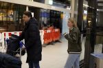 Schiphol 19 december 2022
Noa Vahle arriveert op schiphol na de WK Voetbal waar ze verslag deed voor SBS6. Haar vriend Tim de Wild wachhte haar op .