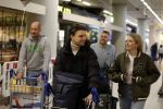 Schiphol 19 december 2022
Noa Vahle arriveert op schiphol na de WK Voetbal waar ze verslag deed voor SBS6. Haar vriend Tim de Wild wachhte haar op .