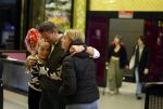 Schiphol 19 december 2022
Scheidsrechter Pol v Boekel arriveert op schiphol na de WK Voetbalin Qatar. Zijn dochters wachten hem op.