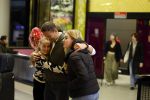 Schiphol 19 december 2022
Scheidsrechter Pol v Boekel arriveert op schiphol na de WK Voetbalin Qatar. Zijn dochters wachten hem op.