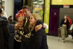 Schiphol 19 december 2022
Scheidsrechter Pol v Boekel arriveert op schiphol na de WK Voetbalin Qatar. Zijn dochters wachten hem op.