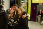 Schiphol 19 december 2022
Scheidsrechter Pol v Boekel arriveert op schiphol na de WK Voetbalin Qatar. Zijn dochters wachten hem op.