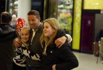 Schiphol 19 december 2022
Scheidsrechter Pol v Boekel arriveert op schiphol na de WK Voetbalin Qatar. Zijn dochters wachten hem op.