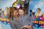 Amsterdam 17 december 2022
Premiere het feest van tante Ria in Pathe Noord .
Cast bestaat oa uit Najib Amhali Tooske Ragas Edo Brunner Edsilia Rombley Jack v gelder Pim Muda Thimo v Haare Renee Gunning kwam met haar zoontje en nichtje