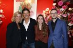 Hoofddorp 21 november 2022
Premiere Girls on fire in schouwburg Hoofddorp.
Rick Engelkes met personeel waaronder Annelieke Sijbesma