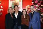 Hoofddorp 21 november 2022
Premiere Girls on fire in schouwburg Hoofddorp.
Rick Engelkes met personeel waaronder Annelieke Sijbesma