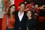 Hoofddorp 21 november 2022
Premiere Girls on fire in schouwburg Hoofddorp.
Rick Engelkes met zijn 2 dochters