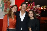 Hoofddorp 21 november 2022
Premiere Girls on fire in schouwburg Hoofddorp.
Rick Engelkes met zijn 2 dochters