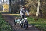 Amsterdam 12 december 2022
Robert Doornbos met zijn hond Simba op de electrische fiets van het merk Heritage Bike