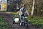 Amsterdam 12 december 2022
Robert Doornbos met zijn hond Simba op de electrische fiets van het merk Heritage Bike