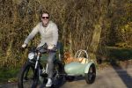 Amsterdam 12 december 2022
Robert Doornbos met zijn hond Simba op de electrische fiets van het merk Heritage Bike