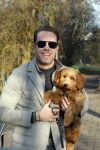 Amsterdam 12 december 2022
Robert Doornbos met zijn hond Simba op de electrische fiets van het merk Heritage Bike