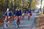 Zeist 14 november 2022
Het Nederlands vrouwen elftal vertrekt met fiets naar training onder leiding van Andries Jonker . Romee Leuchter