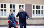 Amsterdam 4 december 2022
Sybrand Niessen en zijn vrouw aan het wandelen door Amsterdam zuid.