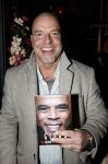 IJsselstin 27 november 2023
Boekpresentatie Glenn Helder . Wesley Sneijder krijgt het eerste exemplaar.
Andy v d Meijde