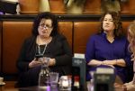 Den Haag 13 november 2023
In aanloop naar de Tweede Kamerverkiezingen organiseren de vrouwenbladen Libelle, Margriet, Flair en Nouveau gezamenlijk het VerkiezingscafÃ©. De vier hoofdredacteuren verwelkomen prominente vrouwen op de kieslijst van de grootste politieke partijen.
Op maandag 13 november 2023 gaan vooraanstaande vrouwelijke politici van verschillende partijen met elkaar in debat, onder leiding van journaliste Diana Matroos. Hoofdredacteuren Hilmar Mulder (Libelle), Helene van Santen (Margriet), Marije Veerman (Flair) en Claudia Straatmans (Nouveau) praten met hen over de belangrijkste themaâ€™s die hun lezeressen aangaan.
De volgende vrouwelijke politici schuiven aan om te vertellen waarvoor zij staan tijdens de Tweede Kamerverkiezingen: Sophie Hermans (VVD), Caroline van der Plas (BBB), Lisa Westerveld (GroenLinks/PvdA), Hilde Palland (CDA), JoÃ«lle Gooijer (ChristenUnie), Anne-Marijke Podt (D66) en Lilian Marijnissen (SP). Alles speelt zich af bij Dudok.