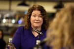 Den Haag 13 november 2023
In aanloop naar de Tweede Kamerverkiezingen organiseren de vrouwenbladen Libelle, Margriet, Flair en Nouveau gezamenlijk het VerkiezingscafÃ©. De vier hoofdredacteuren verwelkomen prominente vrouwen op de kieslijst van de grootste politieke partijen.
Op maandag 13 november 2023 gaan vooraanstaande vrouwelijke politici van verschillende partijen met elkaar in debat, onder leiding van journaliste Diana Matroos. Hoofdredacteuren Hilmar Mulder (Libelle), Helene van Santen (Margriet), Marije Veerman (Flair) en Claudia Straatmans (Nouveau) praten met hen over de belangrijkste themaâ€™s die hun lezeressen aangaan.
De volgende vrouwelijke politici schuiven aan om te vertellen waarvoor zij staan tijdens de Tweede Kamerverkiezingen: Sophie Hermans (VVD), Caroline van der Plas (BBB), Lisa Westerveld (GroenLinks/PvdA), Hilde Palland (CDA), JoÃ«lle Gooijer (ChristenUnie), Anne-Marijke Podt (D66) en Lilian Marijnissen (SP). Alles speelt zich af bij Dudok.