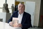 Hilversum 19 november 2023
Presentatie kijkbuisvrienden met oa Loeki Knol
Tony Neef
Maroesja Lacunes
Barrie Stevens
Bram Biesterveld.
Ydwer Bosma is de producent.