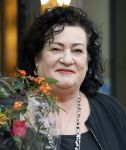 Den Haag 13 november 2023
In aanloop naar de Tweede Kamerverkiezingen organiseren de vrouwenbladen Libelle, Margriet, Flair en Nouveau gezamenlijk het VerkiezingscafÃ©. De vier hoofdredacteuren verwelkomen prominente vrouwen op de kieslijst van de grootste politieke partijen.
Op maandag 13 november 2023 gaan vooraanstaande vrouwelijke politici van verschillende partijen met elkaar in debat, onder leiding van journaliste Diana Matroos. Hoofdredacteuren Hilmar Mulder (Libelle), Helene van Santen (Margriet), Marije Veerman (Flair) en Claudia Straatmans (Nouveau) praten met hen over de belangrijkste themaâ€™s die hun lezeressen aangaan.
De volgende vrouwelijke politici schuiven aan om te vertellen waarvoor zij staan tijdens de Tweede Kamerverkiezingen: Sophie Hermans (VVD), Caroline van der Plas (BBB), Lisa Westerveld (GroenLinks/PvdA), Hilde Palland (CDA), JoÃ«lle Gooijer (ChristenUnie), Anne-Marijke Podt (D66) en Lilian Marijnissen (SP). Alles speelt zich af bij Dudok.