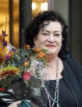 Den Haag 13 november 2023
In aanloop naar de Tweede Kamerverkiezingen organiseren de vrouwenbladen Libelle, Margriet, Flair en Nouveau gezamenlijk het VerkiezingscafÃ©. De vier hoofdredacteuren verwelkomen prominente vrouwen op de kieslijst van de grootste politieke partijen.
Op maandag 13 november 2023 gaan vooraanstaande vrouwelijke politici van verschillende partijen met elkaar in debat, onder leiding van journaliste Diana Matroos. Hoofdredacteuren Hilmar Mulder (Libelle), Helene van Santen (Margriet), Marije Veerman (Flair) en Claudia Straatmans (Nouveau) praten met hen over de belangrijkste themaâ€™s die hun lezeressen aangaan.
De volgende vrouwelijke politici schuiven aan om te vertellen waarvoor zij staan tijdens de Tweede Kamerverkiezingen: Sophie Hermans (VVD), Caroline van der Plas (BBB), Lisa Westerveld (GroenLinks/PvdA), Hilde Palland (CDA), JoÃ«lle Gooijer (ChristenUnie), Anne-Marijke Podt (D66) en Lilian Marijnissen (SP). Alles speelt zich af bij Dudok.