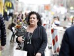 Den Haag 13 november 2023
In aanloop naar de Tweede Kamerverkiezingen organiseren de vrouwenbladen Libelle, Margriet, Flair en Nouveau gezamenlijk het VerkiezingscafÃ©. De vier hoofdredacteuren verwelkomen prominente vrouwen op de kieslijst van de grootste politieke partijen.
Op maandag 13 november 2023 gaan vooraanstaande vrouwelijke politici van verschillende partijen met elkaar in debat, onder leiding van journaliste Diana Matroos. Hoofdredacteuren Hilmar Mulder (Libelle), Helene van Santen (Margriet), Marije Veerman (Flair) en Claudia Straatmans (Nouveau) praten met hen over de belangrijkste themaâ€™s die hun lezeressen aangaan.
De volgende vrouwelijke politici schuiven aan om te vertellen waarvoor zij staan tijdens de Tweede Kamerverkiezingen: Sophie Hermans (VVD), Caroline van der Plas (BBB), Lisa Westerveld (GroenLinks/PvdA), Hilde Palland (CDA), JoÃ«lle Gooijer (ChristenUnie), Anne-Marijke Podt (D66) en Lilian Marijnissen (SP). Alles speelt zich af bij Dudok.