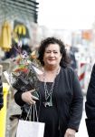 Den Haag 13 november 2023
In aanloop naar de Tweede Kamerverkiezingen organiseren de vrouwenbladen Libelle, Margriet, Flair en Nouveau gezamenlijk het VerkiezingscafÃ©. De vier hoofdredacteuren verwelkomen prominente vrouwen op de kieslijst van de grootste politieke partijen.
Op maandag 13 november 2023 gaan vooraanstaande vrouwelijke politici van verschillende partijen met elkaar in debat, onder leiding van journaliste Diana Matroos. Hoofdredacteuren Hilmar Mulder (Libelle), Helene van Santen (Margriet), Marije Veerman (Flair) en Claudia Straatmans (Nouveau) praten met hen over de belangrijkste themaâ€™s die hun lezeressen aangaan.
De volgende vrouwelijke politici schuiven aan om te vertellen waarvoor zij staan tijdens de Tweede Kamerverkiezingen: Sophie Hermans (VVD), Caroline van der Plas (BBB), Lisa Westerveld (GroenLinks/PvdA), Hilde Palland (CDA), JoÃ«lle Gooijer (ChristenUnie), Anne-Marijke Podt (D66) en Lilian Marijnissen (SP). Alles speelt zich af bij Dudok.