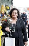 Den Haag 13 november 2023
In aanloop naar de Tweede Kamerverkiezingen organiseren de vrouwenbladen Libelle, Margriet, Flair en Nouveau gezamenlijk het VerkiezingscafÃ©. De vier hoofdredacteuren verwelkomen prominente vrouwen op de kieslijst van de grootste politieke partijen.
Op maandag 13 november 2023 gaan vooraanstaande vrouwelijke politici van verschillende partijen met elkaar in debat, onder leiding van journaliste Diana Matroos. Hoofdredacteuren Hilmar Mulder (Libelle), Helene van Santen (Margriet), Marije Veerman (Flair) en Claudia Straatmans (Nouveau) praten met hen over de belangrijkste themaâ€™s die hun lezeressen aangaan.
De volgende vrouwelijke politici schuiven aan om te vertellen waarvoor zij staan tijdens de Tweede Kamerverkiezingen: Sophie Hermans (VVD), Caroline van der Plas (BBB), Lisa Westerveld (GroenLinks/PvdA), Hilde Palland (CDA), JoÃ«lle Gooijer (ChristenUnie), Anne-Marijke Podt (D66) en Lilian Marijnissen (SP). Alles speelt zich af bij Dudok.