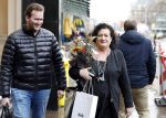 Den Haag 13 november 2023
In aanloop naar de Tweede Kamerverkiezingen organiseren de vrouwenbladen Libelle, Margriet, Flair en Nouveau gezamenlijk het VerkiezingscafÃ©. De vier hoofdredacteuren verwelkomen prominente vrouwen op de kieslijst van de grootste politieke partijen.
Op maandag 13 november 2023 gaan vooraanstaande vrouwelijke politici van verschillende partijen met elkaar in debat, onder leiding van journaliste Diana Matroos. Hoofdredacteuren Hilmar Mulder (Libelle), Helene van Santen (Margriet), Marije Veerman (Flair) en Claudia Straatmans (Nouveau) praten met hen over de belangrijkste themaâ€™s die hun lezeressen aangaan.
De volgende vrouwelijke politici schuiven aan om te vertellen waarvoor zij staan tijdens de Tweede Kamerverkiezingen: Sophie Hermans (VVD), Caroline van der Plas (BBB), Lisa Westerveld (GroenLinks/PvdA), Hilde Palland (CDA), JoÃ«lle Gooijer (ChristenUnie), Anne-Marijke Podt (D66) en Lilian Marijnissen (SP). Alles speelt zich af bij Dudok.