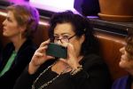 Den Haag 13 november 2023
In aanloop naar de Tweede Kamerverkiezingen organiseren de vrouwenbladen Libelle, Margriet, Flair en Nouveau gezamenlijk het VerkiezingscafÃ©. De vier hoofdredacteuren verwelkomen prominente vrouwen op de kieslijst van de grootste politieke partijen.
Op maandag 13 november 2023 gaan vooraanstaande vrouwelijke politici van verschillende partijen met elkaar in debat, onder leiding van journaliste Diana Matroos. Hoofdredacteuren Hilmar Mulder (Libelle), Helene van Santen (Margriet), Marije Veerman (Flair) en Claudia Straatmans (Nouveau) praten met hen over de belangrijkste themaâ€™s die hun lezeressen aangaan.
De volgende vrouwelijke politici schuiven aan om te vertellen waarvoor zij staan tijdens de Tweede Kamerverkiezingen: Sophie Hermans (VVD), Caroline van der Plas (BBB), Lisa Westerveld (GroenLinks/PvdA), Hilde Palland (CDA), JoÃ«lle Gooijer (ChristenUnie), Anne-Marijke Podt (D66) en Lilian Marijnissen (SP). Alles speelt zich af bij Dudok.