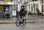 Amsterdam 24 november 2023
Chelsey Weimar op haar electrische van Moof fiets in Amsterdam.