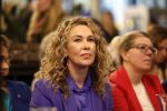 Den Haag 13 november 2023
In aanloop naar de Tweede Kamerverkiezingen organiseren de vrouwenbladen Libelle, Margriet, Flair en Nouveau gezamenlijk het VerkiezingscafÃ©. De vier hoofdredacteuren verwelkomen prominente vrouwen op de kieslijst van de grootste politieke partijen.
Op maandag 13 november 2023 gaan vooraanstaande vrouwelijke politici van verschillende partijen met elkaar in debat, onder leiding van journaliste Diana Matroos. Hoofdredacteuren Hilmar Mulder (Libelle), Helene van Santen (Margriet), Marije Veerman (Flair) en Claudia Straatmans (Nouveau) praten met hen over de belangrijkste themaâ€™s die hun lezeressen aangaan.
De volgende vrouwelijke politici schuiven aan om te vertellen waarvoor zij staan tijdens de Tweede Kamerverkiezingen: Sophie Hermans (VVD), Caroline van der Plas (BBB), Lisa Westerveld (GroenLinks/PvdA), Hilde Palland (CDA), JoÃ«lle Gooijer (ChristenUnie), Anne-Marijke Podt (D66) en Lilian Marijnissen (SP). Alles speelt zich af bij Dudok.