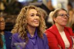 Den Haag 13 november 2023
In aanloop naar de Tweede Kamerverkiezingen organiseren de vrouwenbladen Libelle, Margriet, Flair en Nouveau gezamenlijk het VerkiezingscafÃ©. De vier hoofdredacteuren verwelkomen prominente vrouwen op de kieslijst van de grootste politieke partijen.
Op maandag 13 november 2023 gaan vooraanstaande vrouwelijke politici van verschillende partijen met elkaar in debat, onder leiding van journaliste Diana Matroos. Hoofdredacteuren Hilmar Mulder (Libelle), Helene van Santen (Margriet), Marije Veerman (Flair) en Claudia Straatmans (Nouveau) praten met hen over de belangrijkste themaâ€™s die hun lezeressen aangaan.
De volgende vrouwelijke politici schuiven aan om te vertellen waarvoor zij staan tijdens de Tweede Kamerverkiezingen: Sophie Hermans (VVD), Caroline van der Plas (BBB), Lisa Westerveld (GroenLinks/PvdA), Hilde Palland (CDA), JoÃ«lle Gooijer (ChristenUnie), Anne-Marijke Podt (D66) en Lilian Marijnissen (SP). Alles speelt zich af bij Dudok.