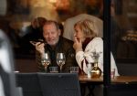 Amsterdam 2 november 2023
Danny Blind met zijn vrouw Yvonne  op terras in Amsterdam zuid.